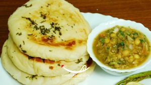 Naan Chanay Pakistani Breakfast Dish