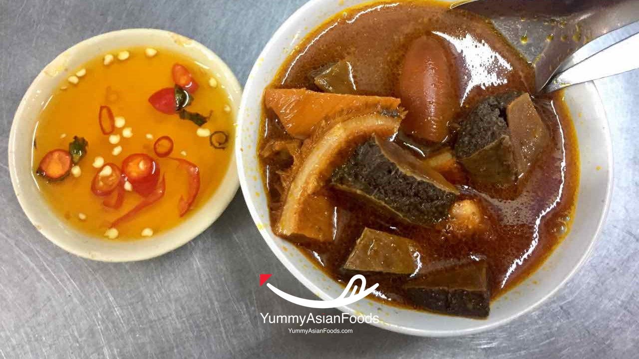 12 Exotic Street Food in Vietnam: From Bizarre Fried Crickets to Tasty