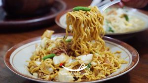 Bakmi Goreng (Stir-Fried Noodles with Soy Sauce)
