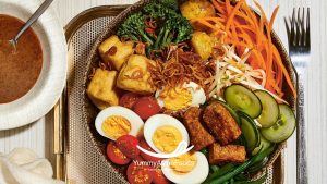 Gado-Gado (Indonesian Street Food Salad with Peanut Dressing)