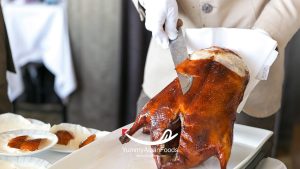 How to Slice the Peking Duck and Wrap with Thin Pancake